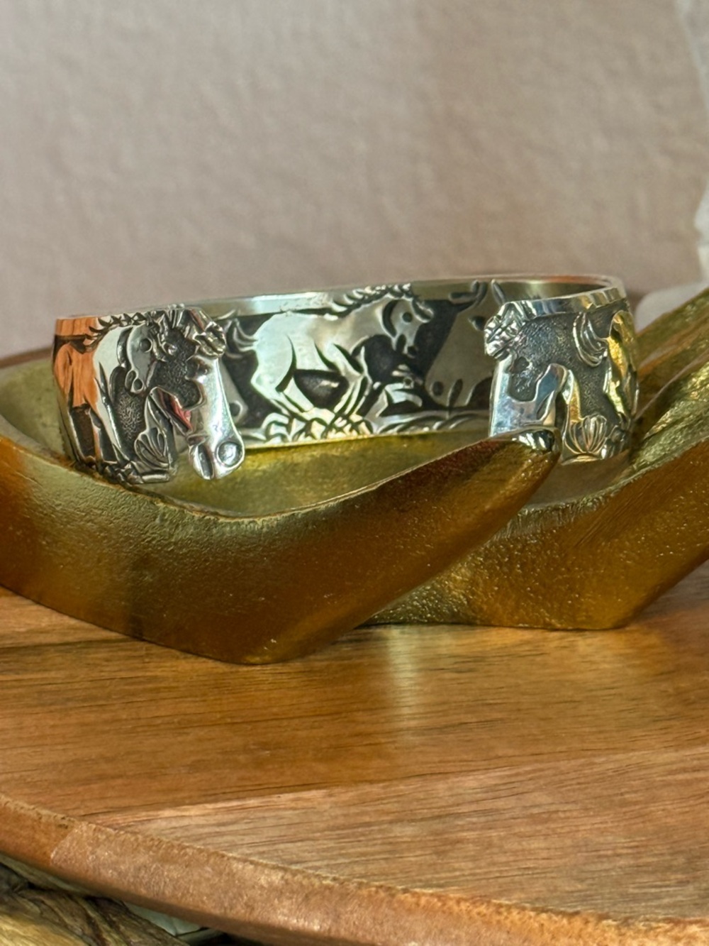Lloyd Becenti Navajo Handmade Storyteller Horse Bracelet Cuff - Picture 14 of 14